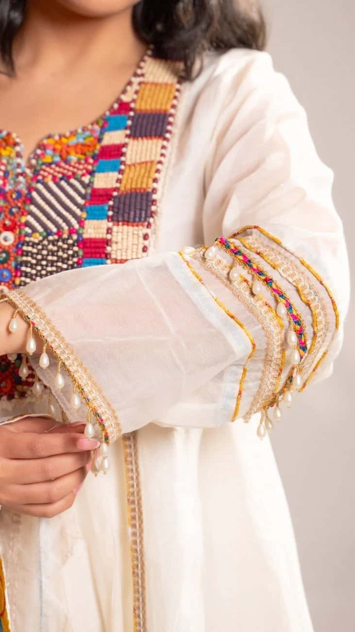  Ivory Hand-Beaded Kurta Malmal Set with Sharara & Dupatta (Set of 3) - 4