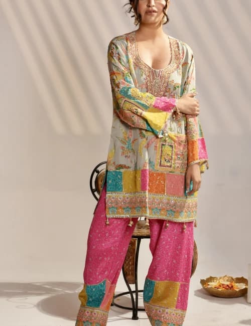 Peach Floral Kurta Set & Pink Farshi Pants - 7