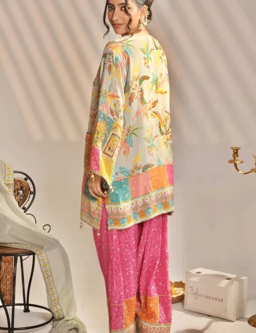 Peach Floral Kurta Set & Pink Farshi Pants - 11