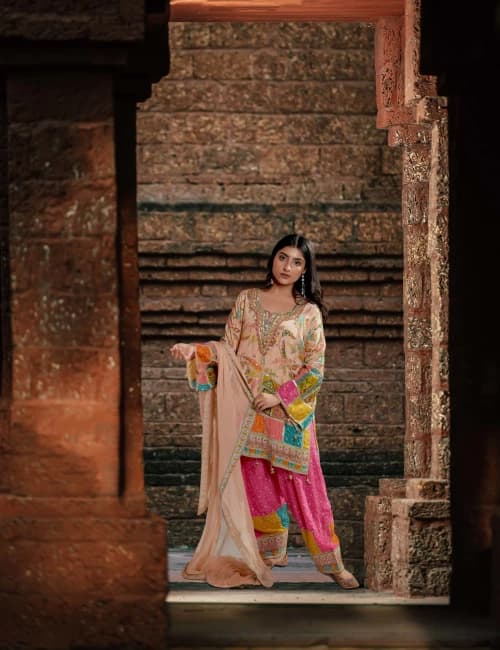 Peach Floral Kurta Set & Pink Farshi Pants - 1