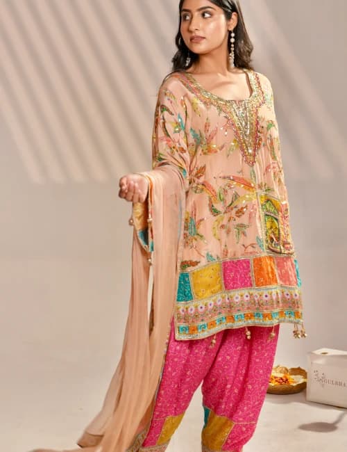 Peach Floral Kurta Set & Pink Farshi Pants - 5